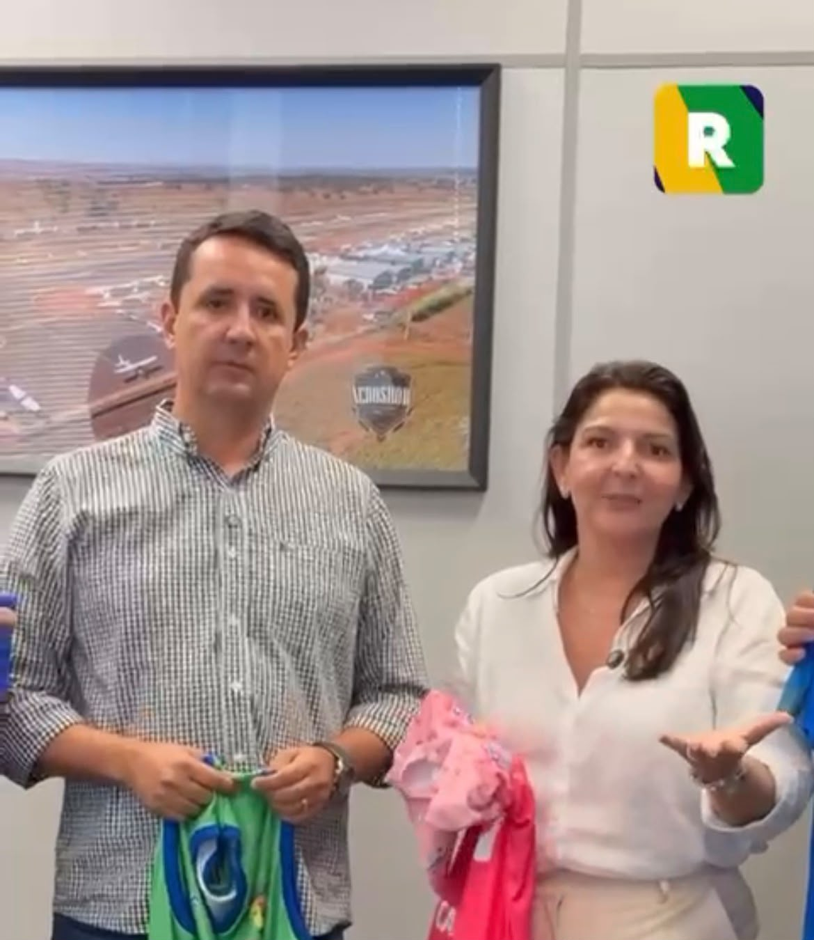 Cassilândia investe no esporte e entrega novos uniformes às equipes do município